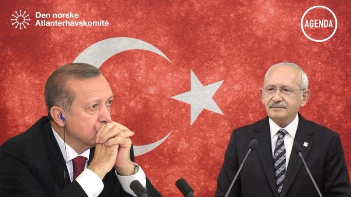 To presidentkandidater foran et tyrkisk flagg