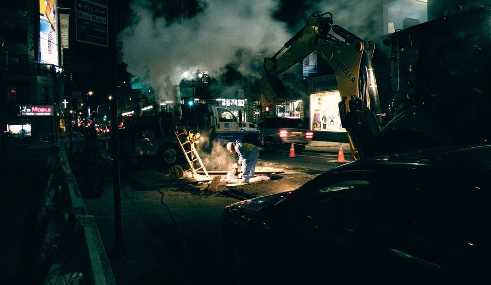 arbeidere på natten i gate